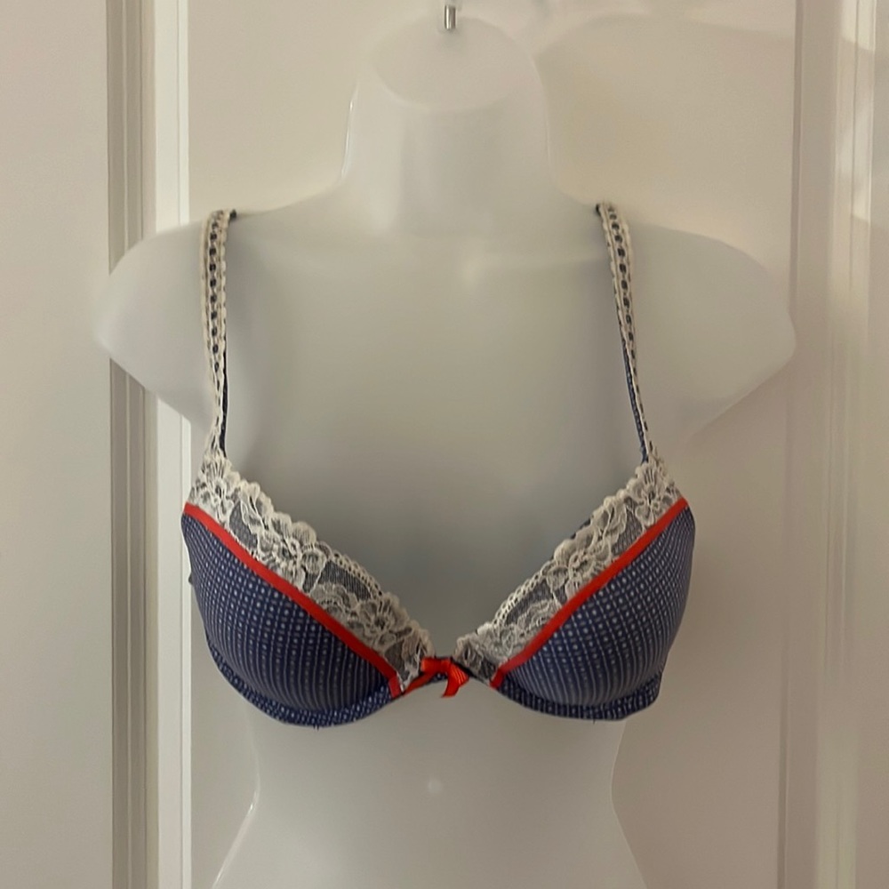 Victoria secret push up bra size 34 B